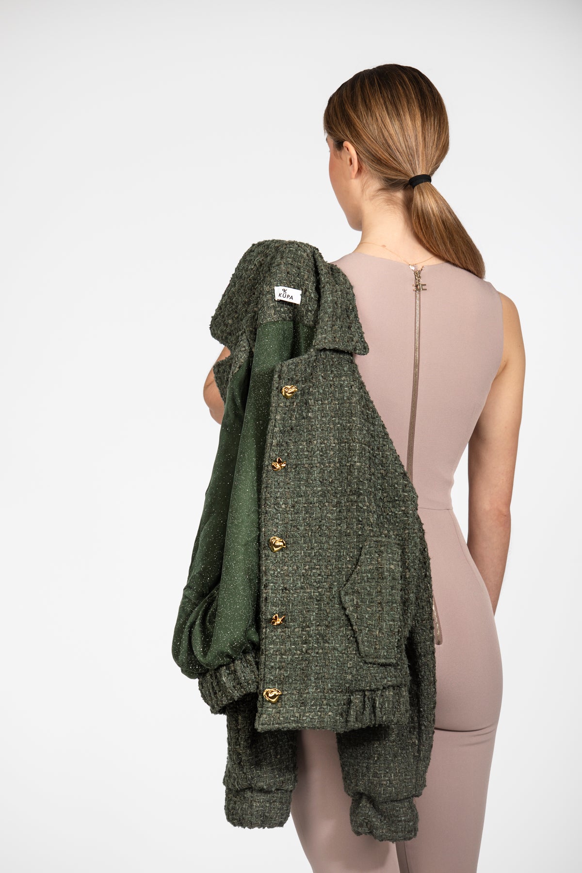 Tweed verde musgo con textura rústica y botones dorados, forro - Kūpa