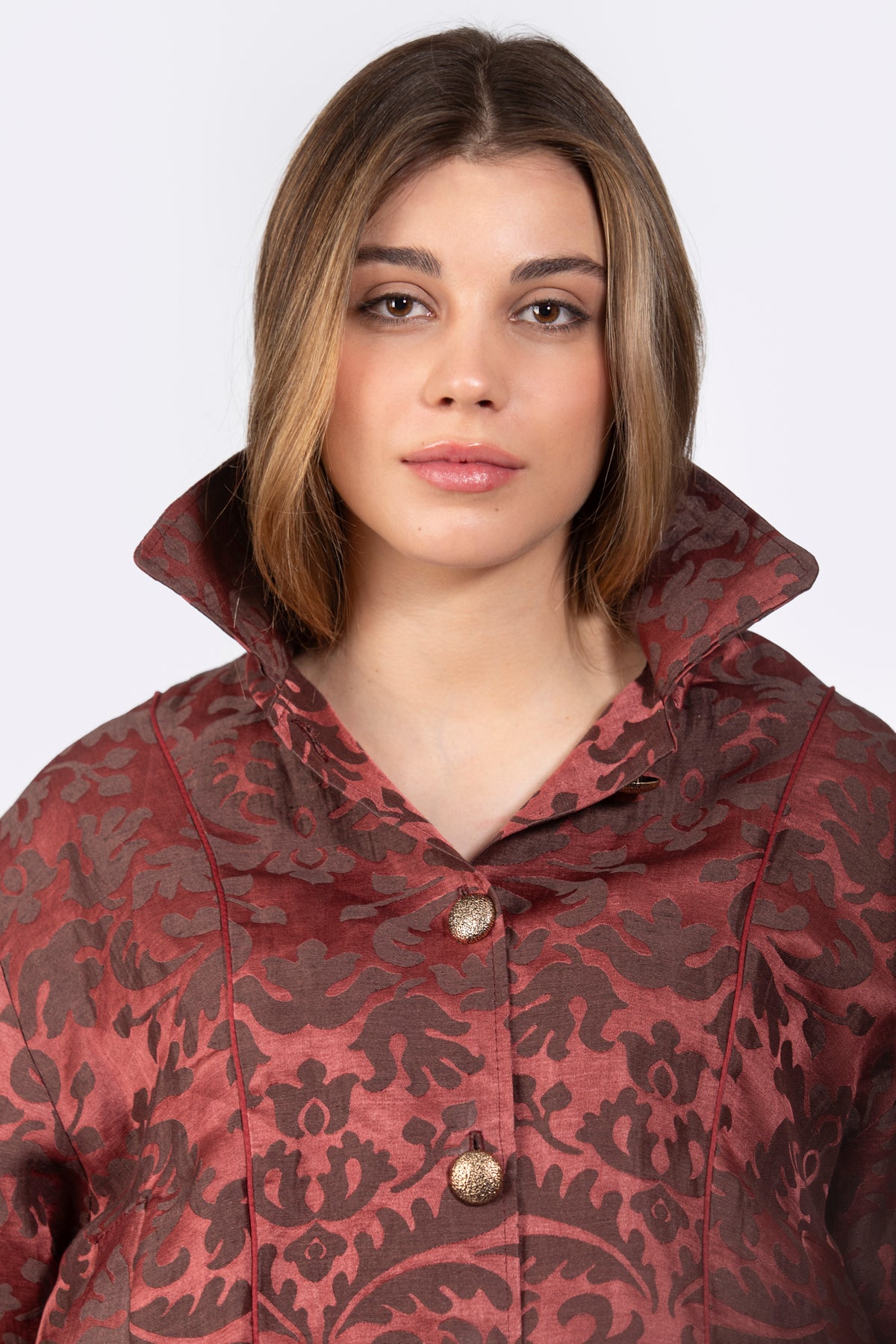 Jacquard burdeos con dibujo ornamental, frente - Kūpa