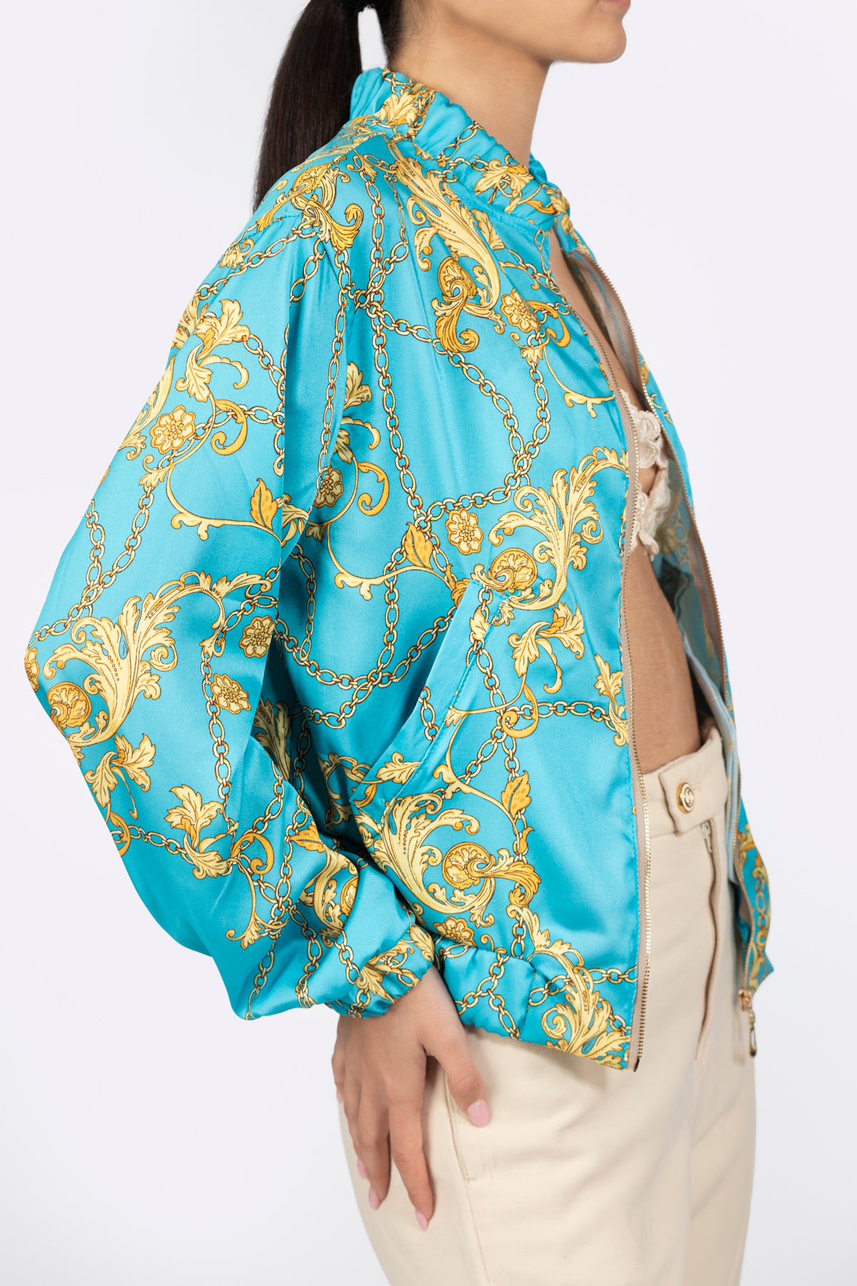 Seda azul celeste con estampado dorado, detalle - Kūpa