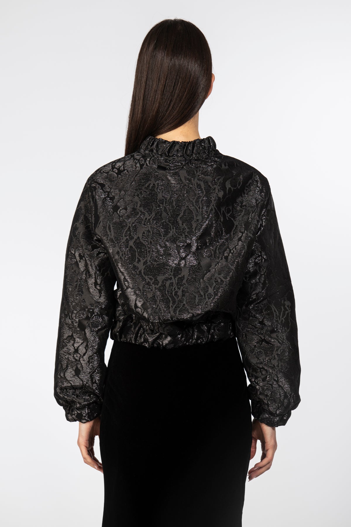 Seda negra jacquard técnico, atrás cerca - Kūpa