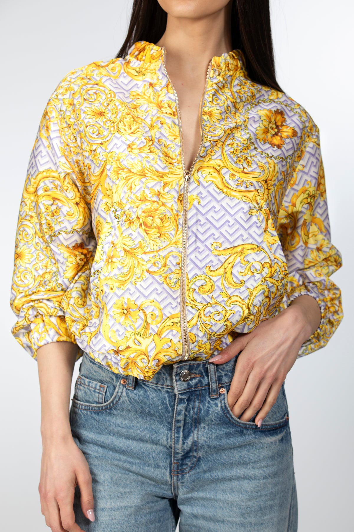 Bomber en seda estampado italiano en oro y lila, detalle - Kūpa