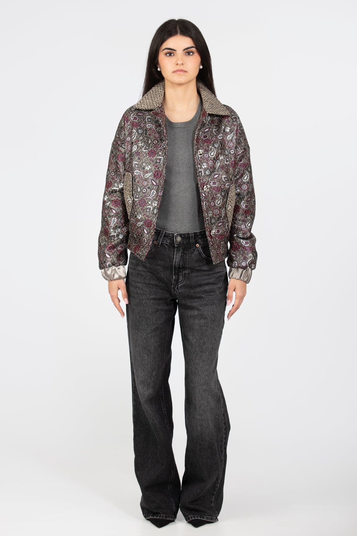 Tweed brocado en tonos plata y burdeos. Kūpa